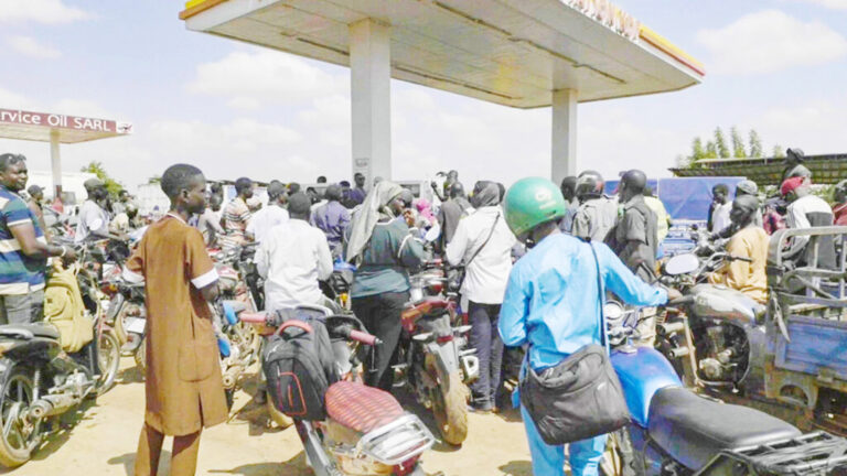 MALI – CRISE DU CARBURANT: Le Mali entre pénurie et négociations avec les Djihadistes